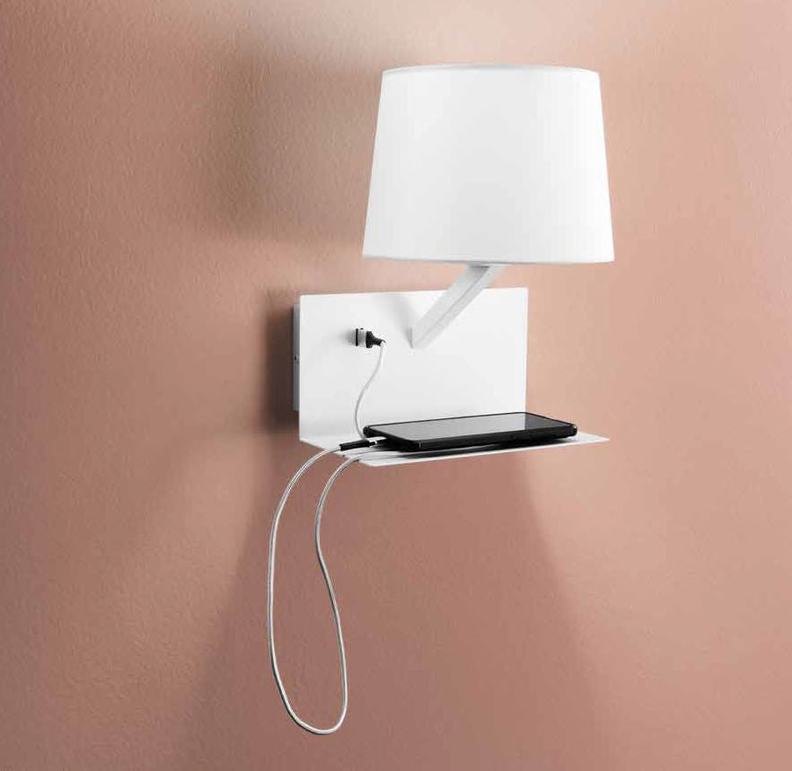 Applique metallo bianco o grigio paralume tessuto 1XE27 non incl. + presa USB 2A CIAK Applique metallo bianco o grigio paralume tessuto 1XE27 non incl. + presa USB 2A CIAK